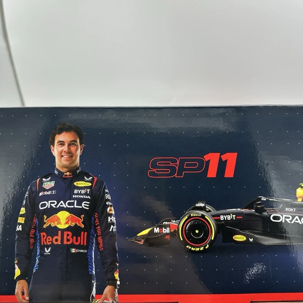 Burago 1:43 Formula 1 Deluxe Paddock Set Pit Crew Figures & Garage SP 11 Driver